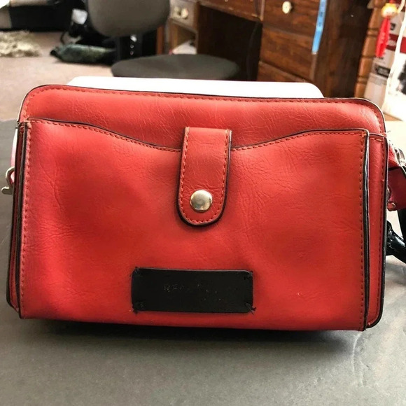 Reaction Kenneth Cole 100% PVC Crossbody Bag - Picture 1 of 10